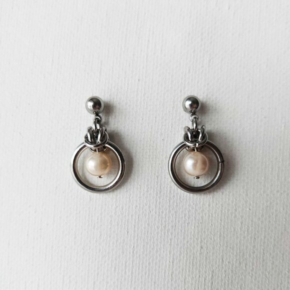 Vintage classic silver and pearl hoop earrings - Picture 6 of 7